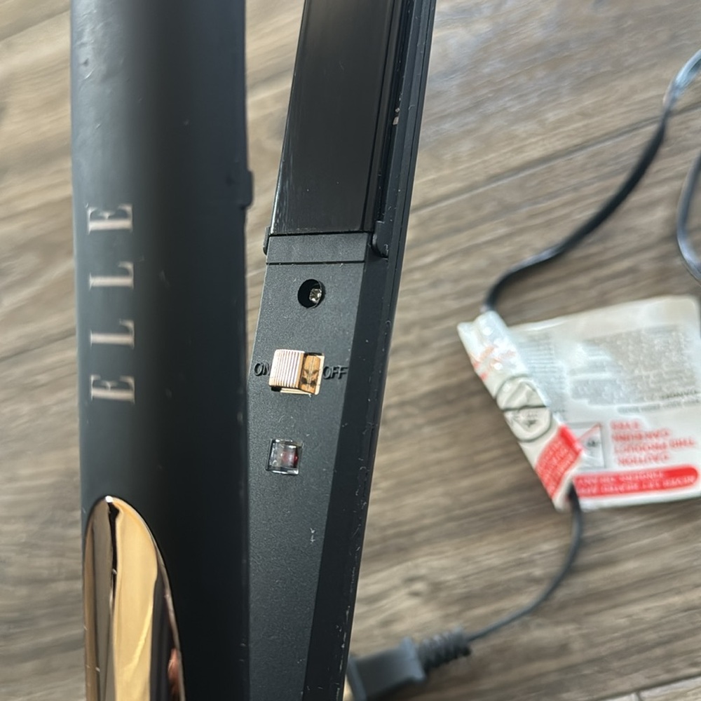 ELLE HAIR STRAIGHTENER - Picture 7 of 9